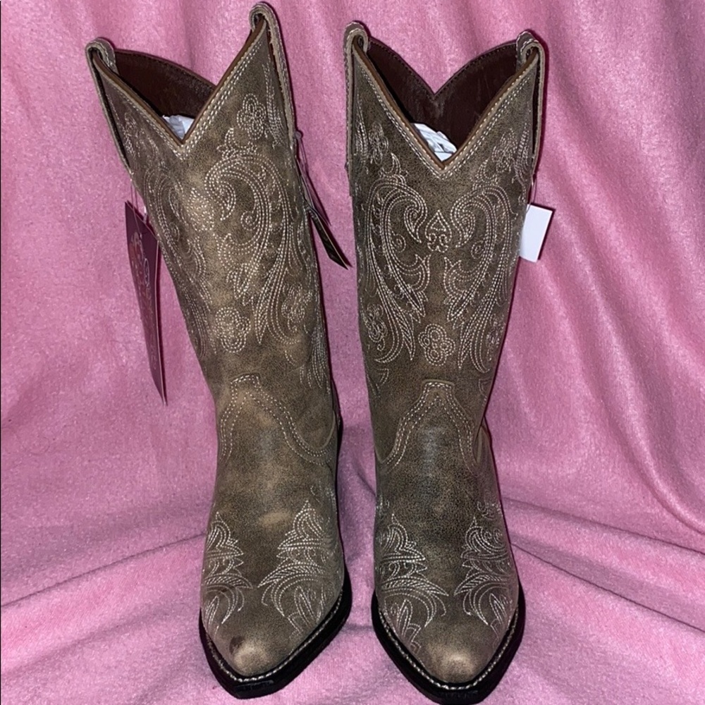 Women’s genuine leather cowboy boots size 7.5